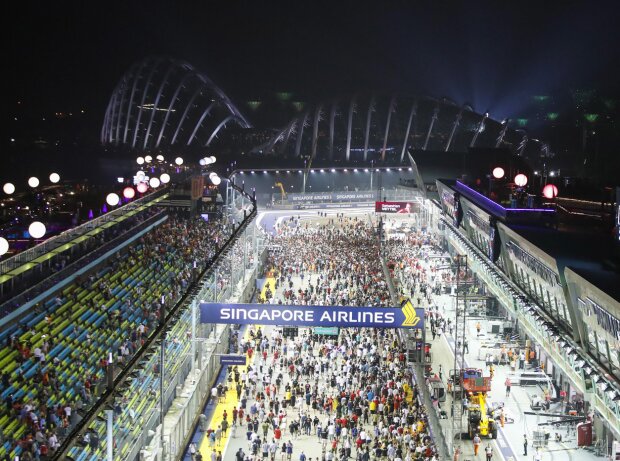 Titel-Bild zur News: Vor dem Start zum Formel-1-Rennen in Singapur