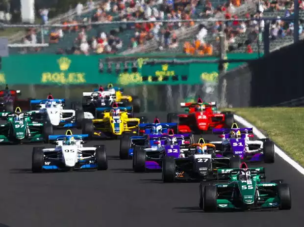 Start zum Rennen der W-Series auf dem Hungaroring 2021 Titel-Bild zur News: Start zum Rennen der W-Series auf dem Hungaroring 2021