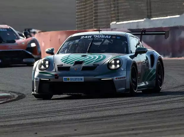 ID Racing (hier bei den 24h Dubai mit einem Cup-Porsche) wird beim ADAC GT Masters 2022 dabei sein Titel-Bild zur News: ID Racing (hier bei den 24h Dubai mit einem Cup-Porsche) wird beim ADAC GT Masters 2022 dabei sein