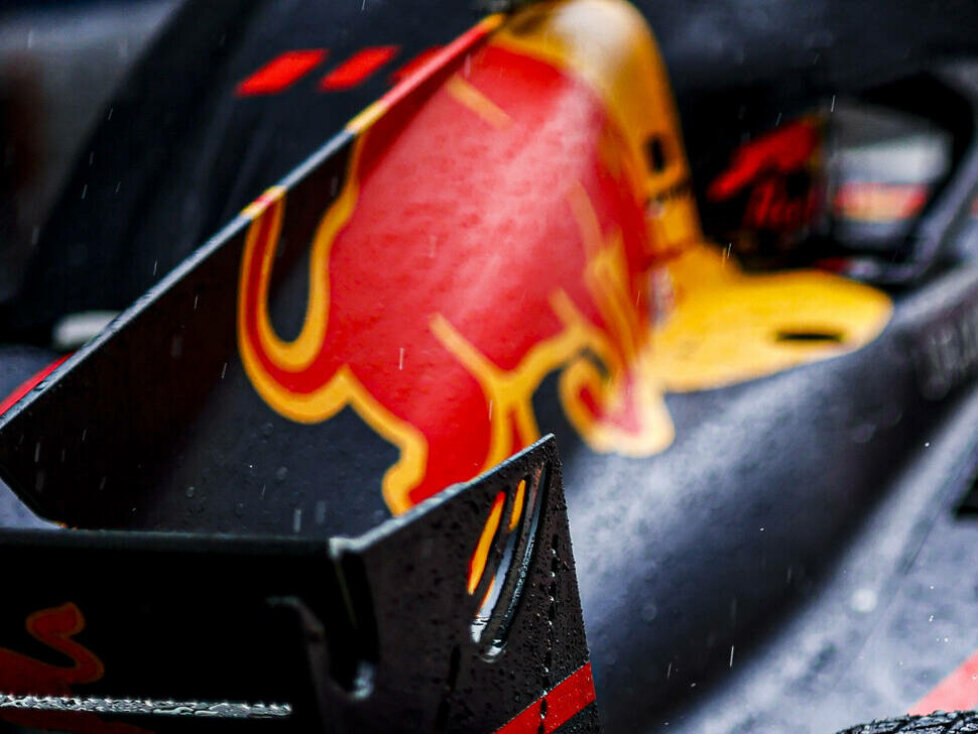 Red-Bull-Logo auf einem Formel-2-Auto
