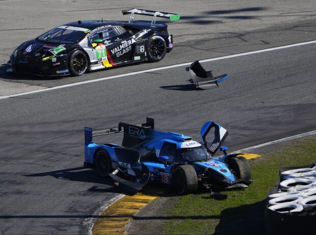 Titel-Bild zur News: Der Unfalll von Dwight Merriman traf einen Sportwart, im Hintergrund weicht der T3-Lamborghini aus