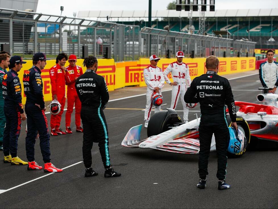 Sebastian Vettel, Sergio Perez, Max Verstappen, Carlos Sainz, Charles Leclerc, Lewis Hamilton, Kimi Räikkönen, Antonio Giovinazzi, Valtteri Bottas, George Russell