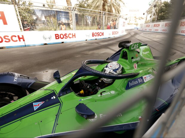 Nick Cassidy schlägt im 3. Freien Training der Formel E in Riad 2022 in die Mauer ein Nick Cassidy schlägt im 3. Freien Training der Formel E in Riad 2022 in die Mauer ein