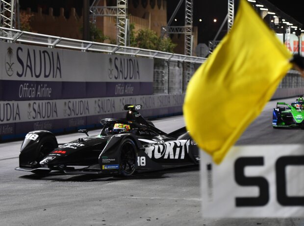Titel-Bild zur News: Edoardo Mortara (Venturi) während des Formel-E-Rennens in Saudi-Arabien 2022
