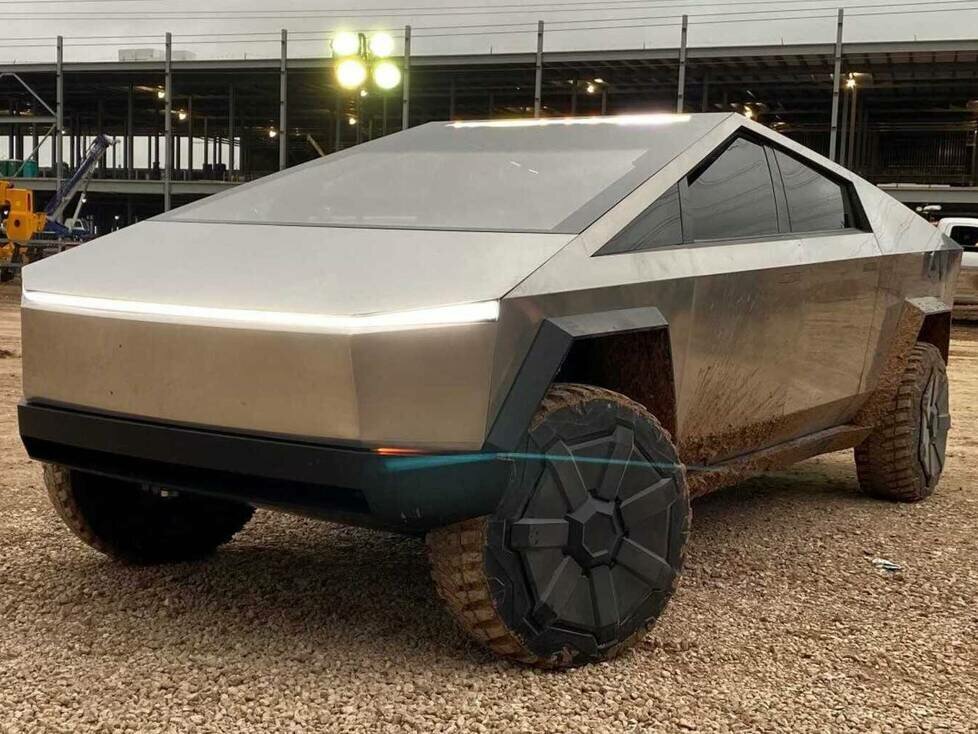 Cybertruck bei der Gigafactory Texas, Sommer 2017