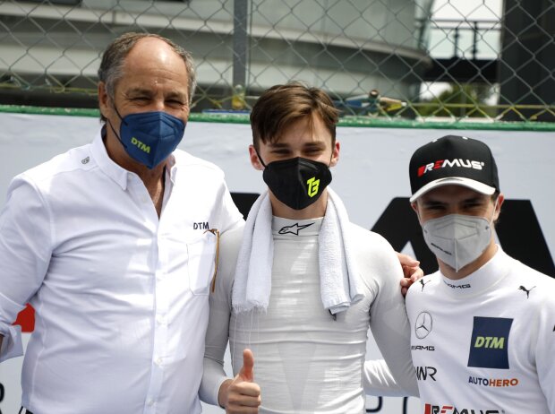 Titel-Bild zur News: Gerhard Berger (hier mir Esteban Muth und Lucas Auer) mit Maske: Corona schadet der DTM