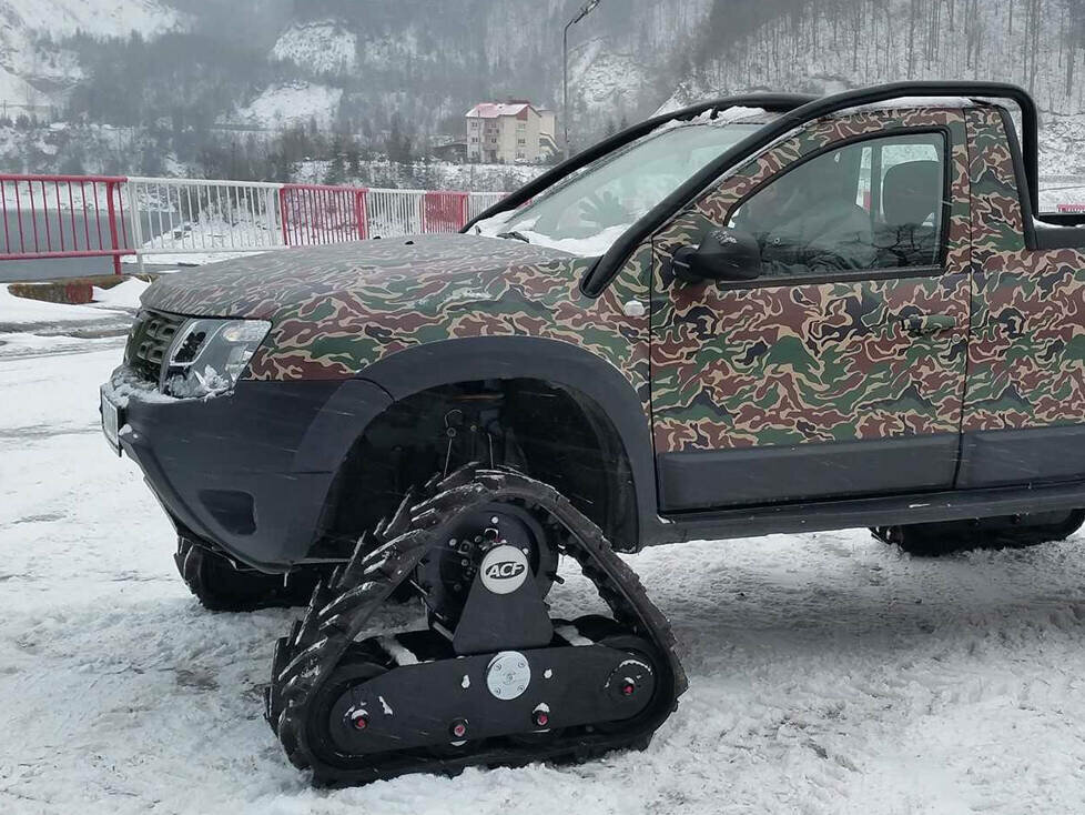 Dacia Duster mit Raupenfahrwerk