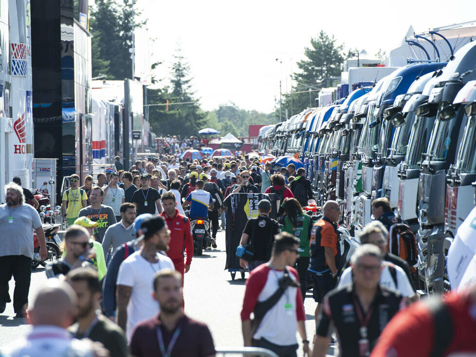 MotoGP-Paddock