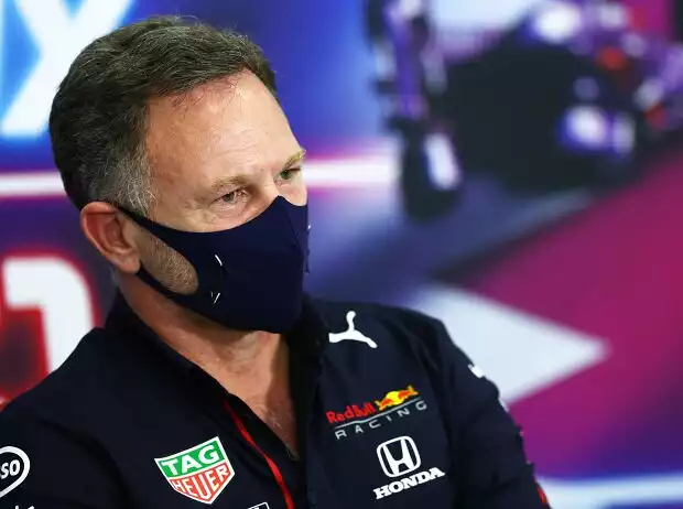 Red-Bull-Teamchef Christian Horner in einer Pressekonferenz beim Formel-1-Rennen in Katar 2021 Titel-Bild zur News: Red-Bull-Teamchef Christian Horner in einer Pressekonferenz beim Formel-1-Rennen in Katar 2021