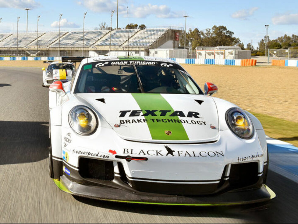 Fahrzeuge der GT Winter Series auf der Rennstrecke von Jerez