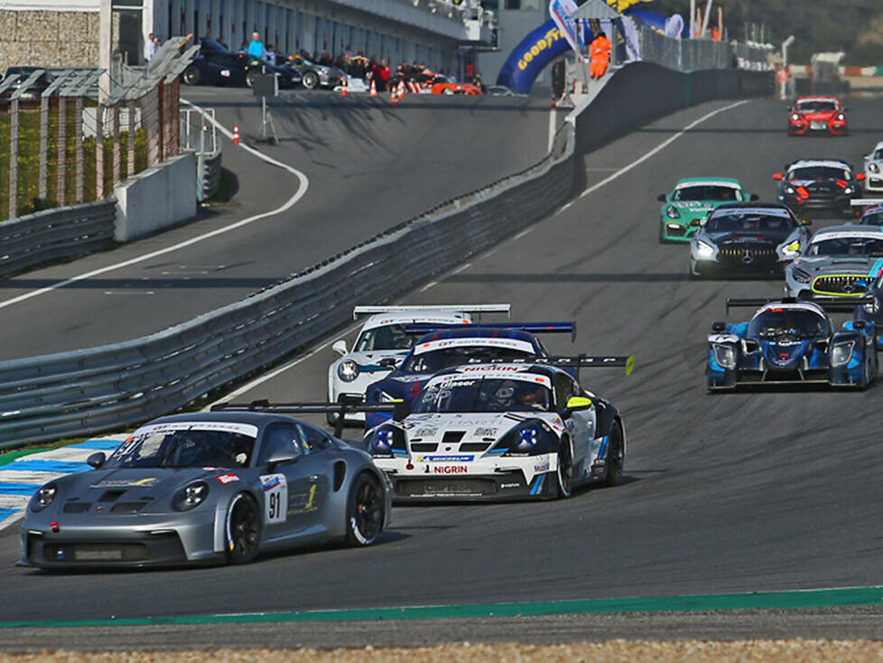 Start zum Rennen der GT Winter Series 2022