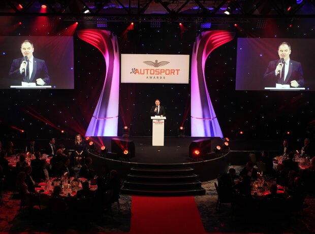Titel-Bild zur News: James Allen bei den Autosport-Awards 2021 in London