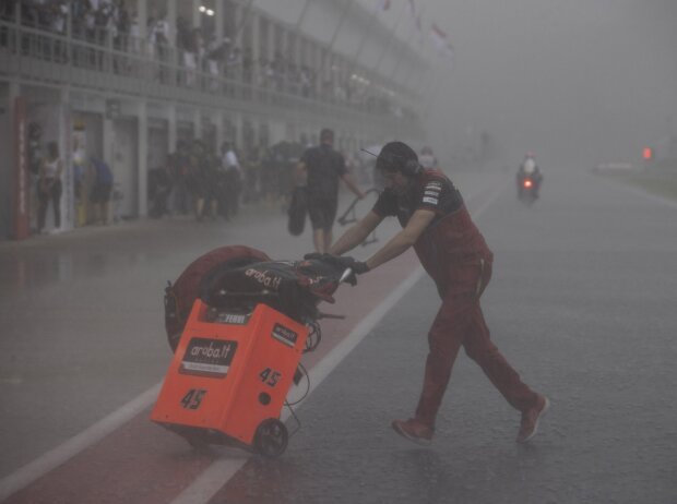 Regen am Mandalika International Street Circuit auf Lombok in Indonesien