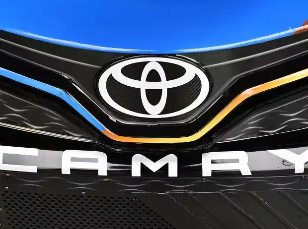 Logo: Toyota Camry Titel-Bild zur News: Logo: Toyota Camry