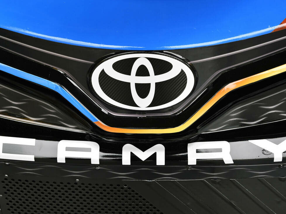 Logo: Toyota Camry