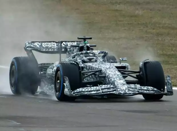 Valtteri Bottas (Alfa Romeo C42) beim Shakedown in Fiorano Titel-Bild zur News: Valtteri Bottas (Alfa Romeo C42) beim Shakedown in Fiorano