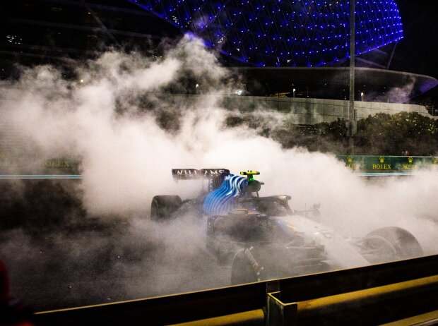 Titel-Bild zur News: Unfall von Nicholas Latifi beim Formel-1-Finale 2021 in Abu Dhabi