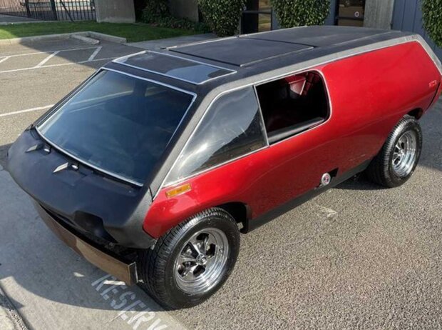 Titel-Bild zur News: Automecca Sportsvan von 1973 steht zum Verkauf