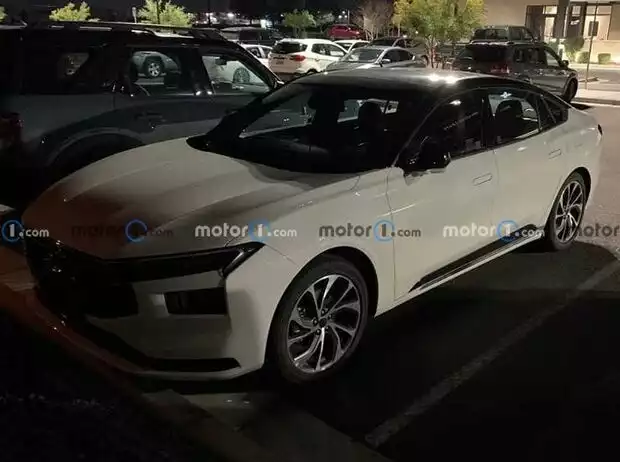 Ford Mondeo Spied in US again Titel-Bild zur News: Ford Mondeo Spied in US again