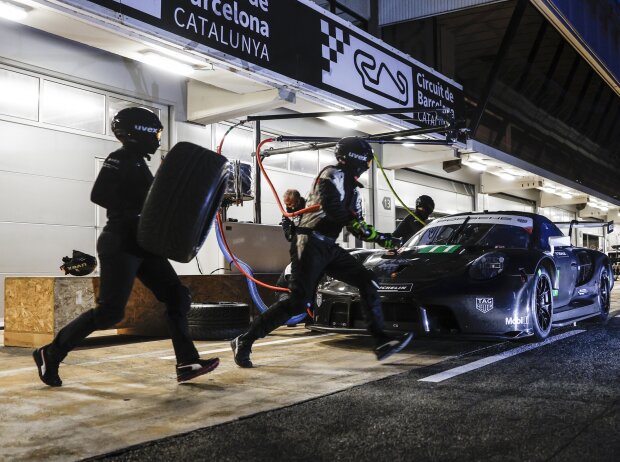 Verräterische Kiste: Übt Porsche hier Sebring-Boxenstopps?