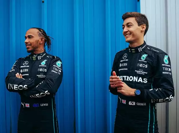 Lewis Hamilton und George Russell in ihren Rennoveralls bei Mercedes in der Formel-1-Saison 2022 Titel-Bild zur News: Lewis Hamilton und George Russell in ihren Rennoveralls bei Mercedes in der Formel-1-Saison 2022