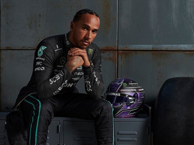 Titel-Bild zur News: Lewis Hamilton (Mercedes) posiert zum F1-Launch seines Teams