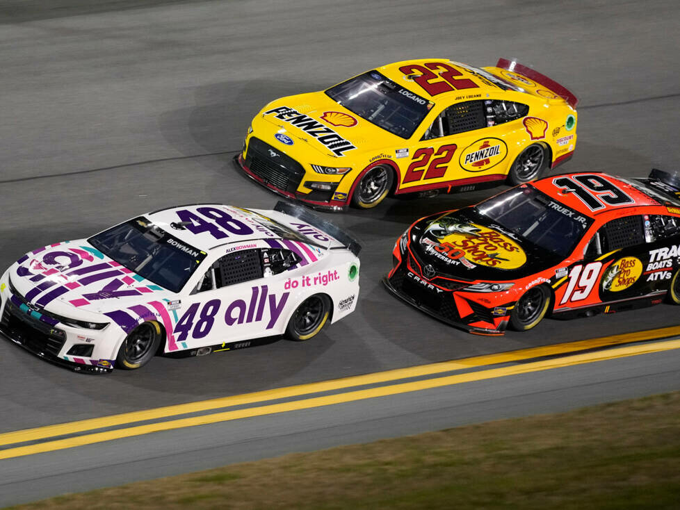 Alex Bowman, Joey Logano, Martin Truex Jun.