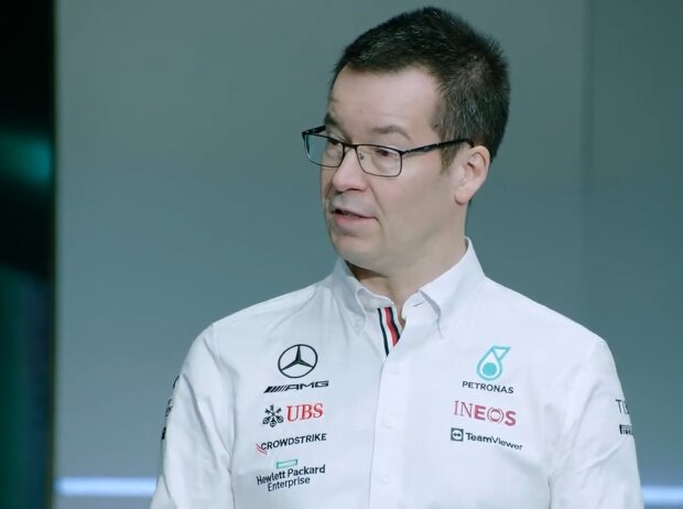 Titel-Bild zur News: Mike Elliott, Technischer Direktor, bei der Präsentation des Mercedes F1 W13 E Performance am 18. Februar in Brackley