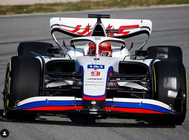 Nikita Masepin (Haas VF-22) beim Shakedown in Barcelona Titel-Bild zur News: Nikita Masepin (Haas VF-22) beim Shakedown in Barcelona
