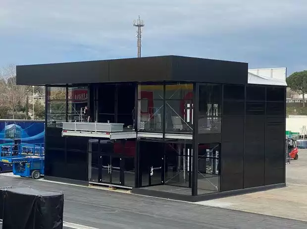 Formel-1-Motorhome in Barcelona Titel-Bild zur News: Formel-1-Motorhome in Barcelona