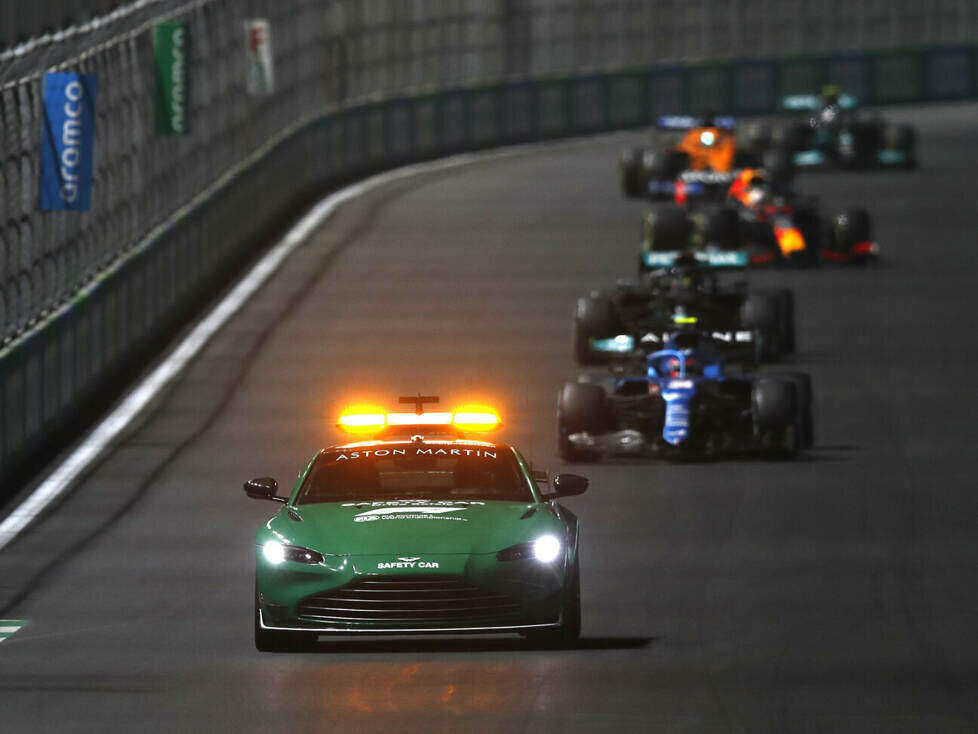 Esteban Ocon, Lewis Hamilton