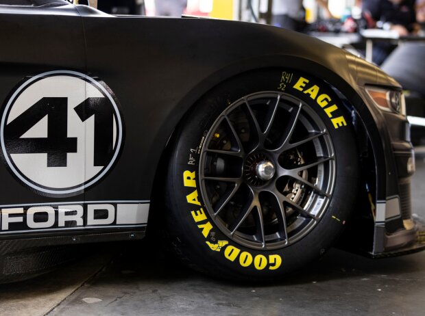 18-Zoll-Felge mit zentraler Radmutter am Gen7-Auto (Next Gen) für die NASCAR Cup-Saison 2022 18-Zoll-Felge mit zentraler Radmutter am Gen7-Auto (Next Gen) für die NASCAR Cup-Saison 2022