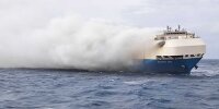 Das brennende Transportschiff Felicity Ace