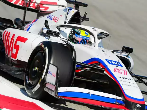 Mick Schumacher (Haas VF-22) bei den Formel-1-Testfahrten 2022 in Barcelona Titel-Bild zur News: Mick Schumacher (Haas VF-22) bei den Formel-1-Testfahrten 2022 in Barcelona