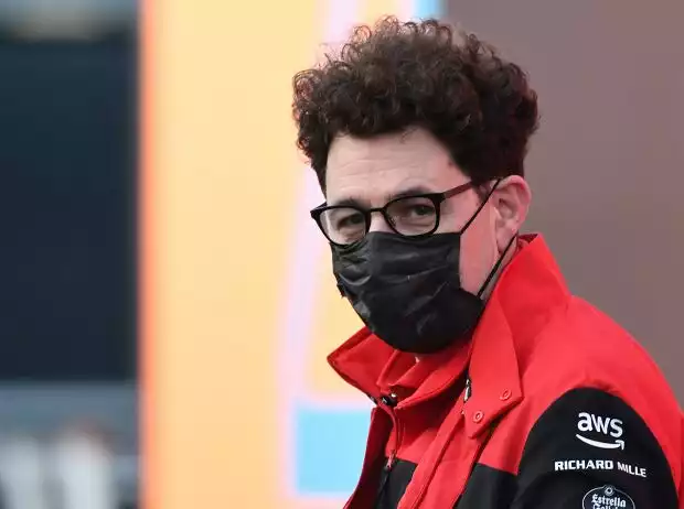 Ferrari-Teamchef Mattia Binotto bei den Formel-1-Testfahrten in Barcelona 2022 Titel-Bild zur News: Ferrari-Teamchef Mattia Binotto bei den Formel-1-Testfahrten in Barcelona 2022