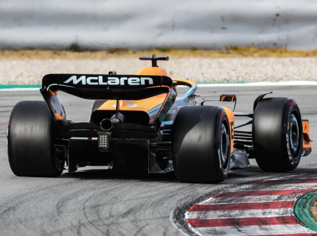 Titel-Bild zur News: Daniel Ricciardo (McLaren MCL36) bei den Formel-1-Testfahrten in Barcelona 2022