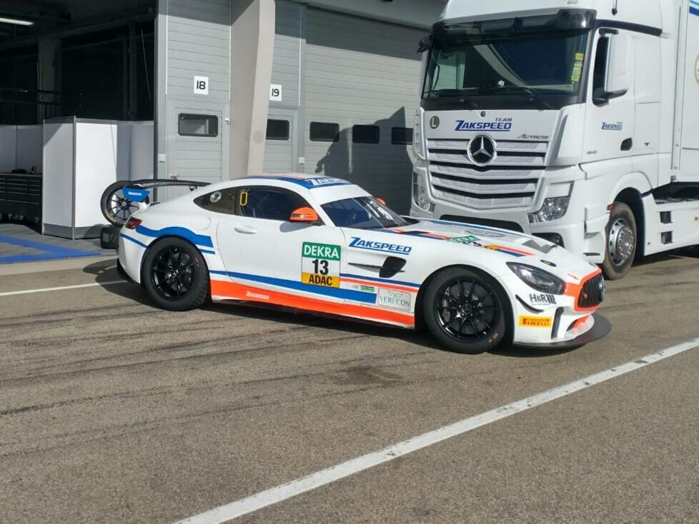 Der Mercedes-AMG GT4 von Zakspeed bei Testfahrten auf dem Sachsenring 2022