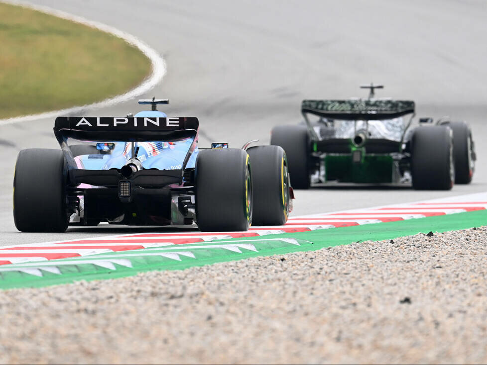 Guanyu Zhou, Fernando Alonso