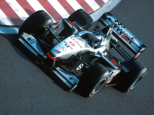 Mika Häkkinen im McLaren MP4/13 aus der Formel-1-Saison 1998 Mika Häkkinen im McLaren MP4/13 aus der Formel-1-Saison 1998