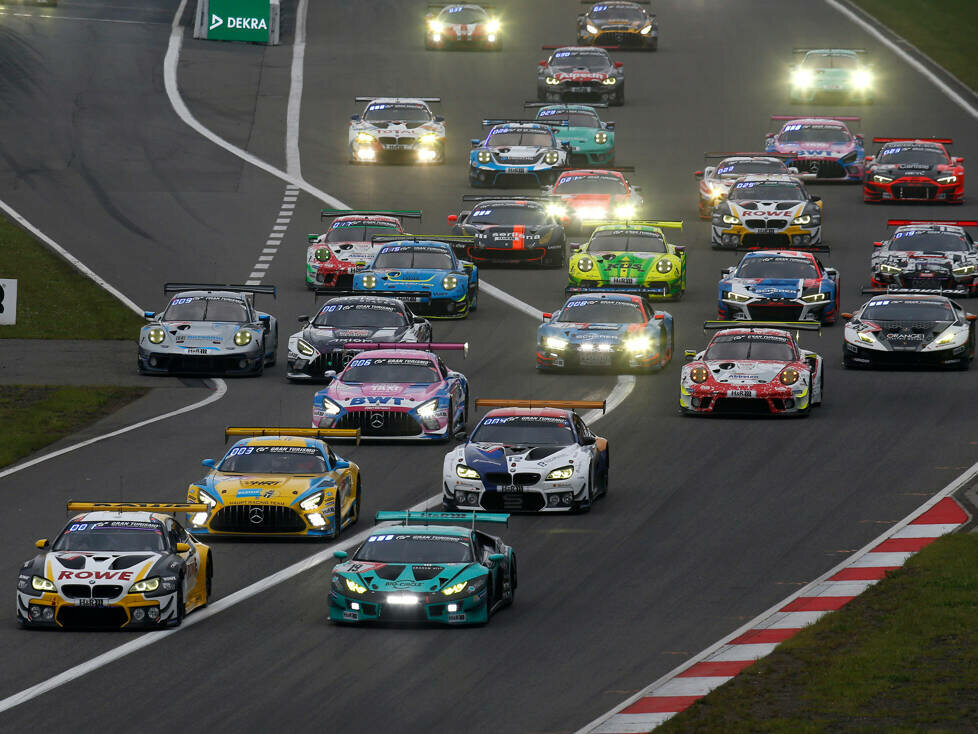 Start zum 24h-Rennen Nürburgring 2021