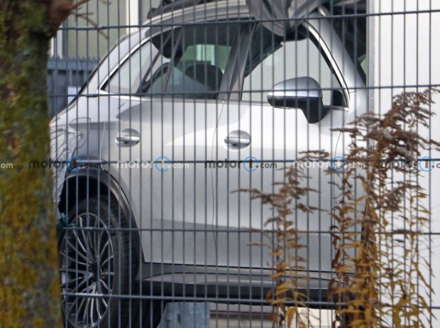Titel-Bild zur News: Mercedes GLC (2023) ohne Tarnung