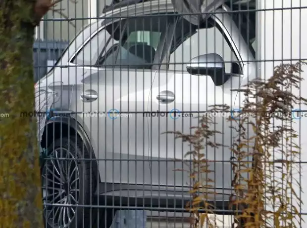 Mercedes GLC (2023) ohne Tarnung Titel-Bild zur News: Mercedes GLC (2023) ohne Tarnung