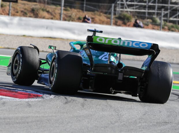 Lance Stroll (Aston Martin AMR22) während der Formel-1-Testfahrten 2022 in Barcelona Lance Stroll (Aston Martin AMR22) während der Formel-1-Testfahrten 2022 in Barcelona