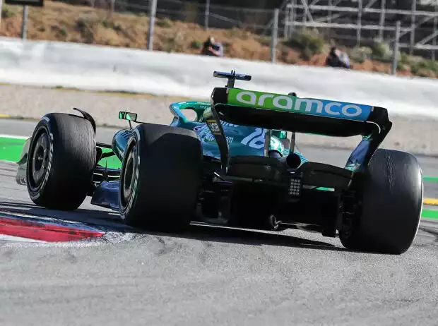 Lance Stroll (Aston Martin AMR22) während der Formel-1-Testfahrten 2022 in Barcelona Titel-Bild zur News: Lance Stroll (Aston Martin AMR22) während der Formel-1-Testfahrten 2022 in Barcelona