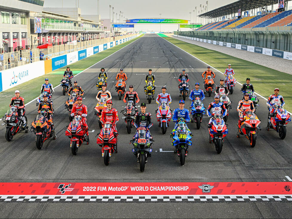 Gruppenfoto: Alle Piloten und Bikes für die MotoGP-Saison 2022