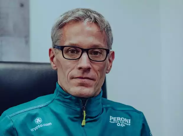 Mike Krack, Teamchef von Aston Martin, in seinem Büro in Silverstone, März 2022 Titel-Bild zur News: Mike Krack, Teamchef von Aston Martin, in seinem Büro in Silverstone, März 2022