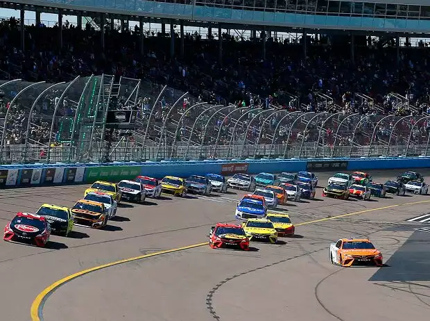 NASCAR-Action in Phoenix 2021 Titel-Bild zur News: NASCAR-Action in Phoenix 2021