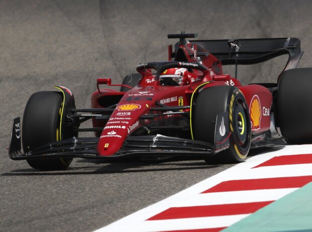Titel-Bild zur News: Charles Leclerc im Ferrari F1-75 beim Formel-1-Test in Bahrain 2022