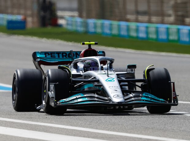 Lewis Hamilton (Mercedes W13) bei den Formel-1-Testfahrten 2022 in Bahrain Lewis Hamilton (Mercedes W13) bei den Formel-1-Testfahrten 2022 in Bahrain