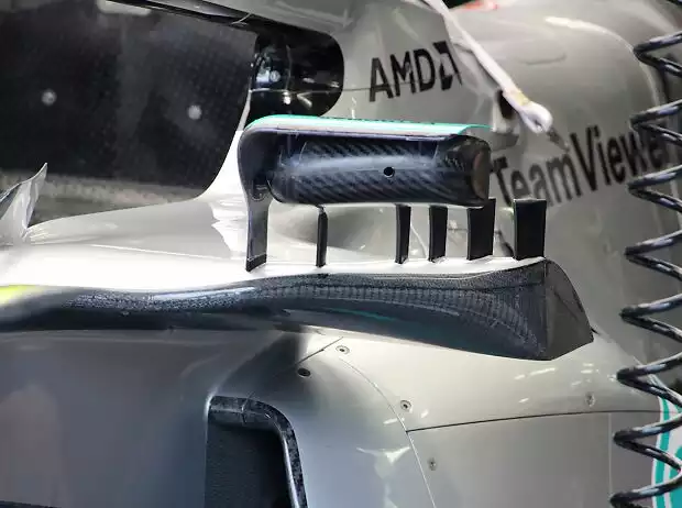 Rückspiegel am Mercedes W13 Titel-Bild zur News: Rückspiegel am Mercedes W13